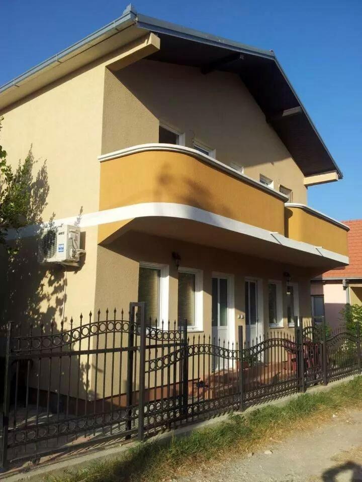 Apartments Emerald Улцинь Экстерьер фото