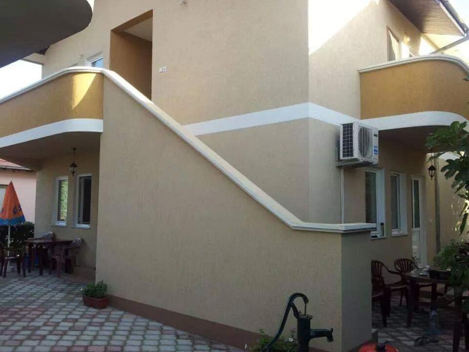 Apartments Emerald Улцинь Экстерьер фото